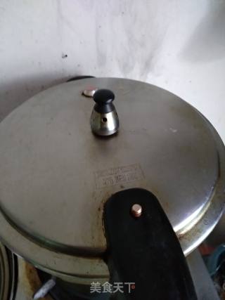 老乡特产(特香凤爪)的做法步骤：2