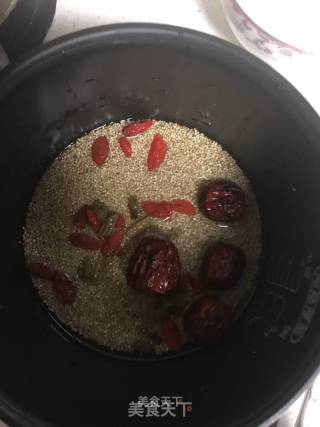 藜麦红枣养生粥的做法步骤：3
