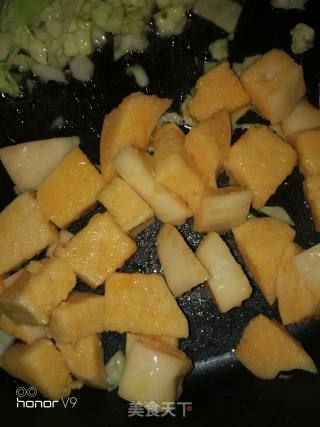 炒馒头丁的做法步骤：7