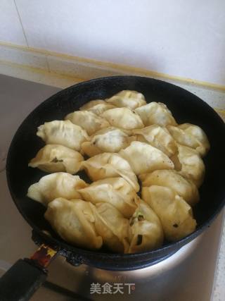 水煎饺的做法步骤：5