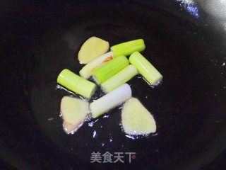 海参烧蹄筋的做法步骤：3