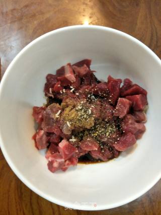 牛肉炒饭的做法步骤：1