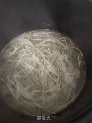 牛腩高汤面的做法步骤：2