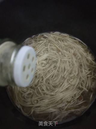 牛腩高汤面的做法步骤：4