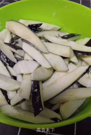 风味茄子的做法步骤：2