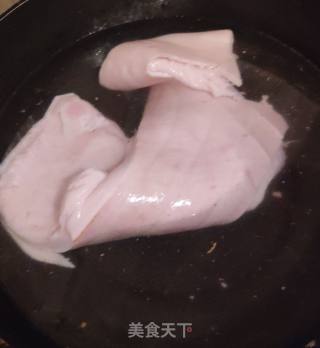 猪皮水晶冻的做法步骤：2