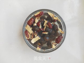 山药红枣桂圆汤给姐们的养颜汤-能补气血哦的做法步骤：1