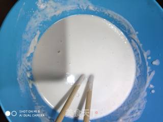 芝麻鸡蛋饼的做法步骤：2