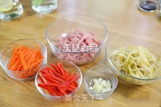 榨菜炒肉丝的做法步骤：2