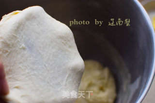 大人小孩都爱吃的葱香面包的做法步骤：4