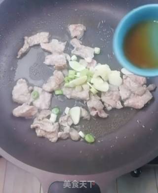 家常烧腐竹的做法步骤：2