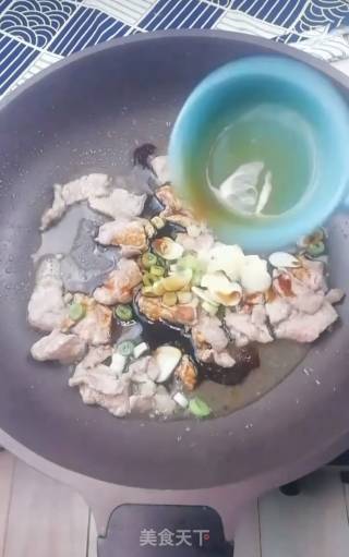 家常烧腐竹的做法步骤：3
