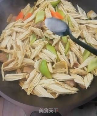 家常烧腐竹的做法步骤：7