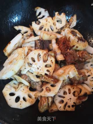 蒜香排骨焖莲藕的做法步骤：5