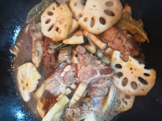 蒜香排骨焖莲藕的做法步骤：6