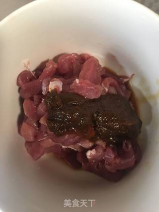 黑胡椒肉丝包饼的做法步骤：2