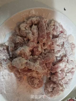 糖醋里脊的做法步骤：1