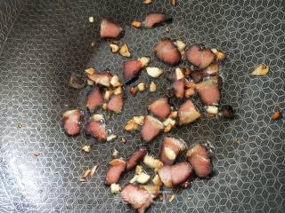 腊肉炒西蓝花金针菇的做法步骤：3