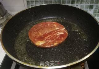 煎牛排的做法步骤：3