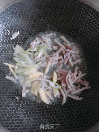 肉丝炒白菜丝的做法步骤：4
