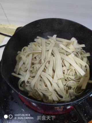炖豆腐皮的做法步骤：2