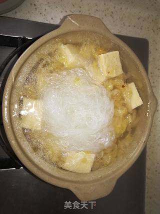 酸菜冻豆腐粉丝煲的做法步骤：6