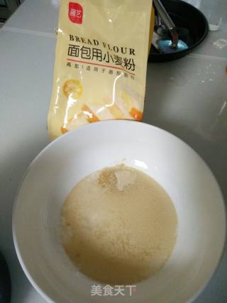 西红柿热狗披萨的做法步骤：1