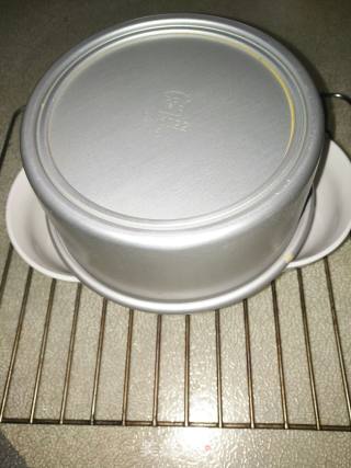 棉花糖戚风蛋糕（8寸）的做法步骤：17