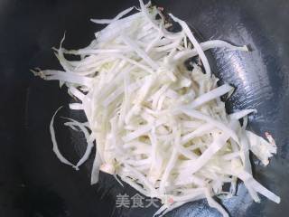 白菜炒馒头的做法步骤：3