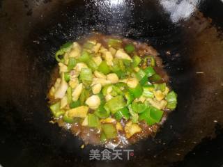 青椒炒鸡丁的做法步骤：7