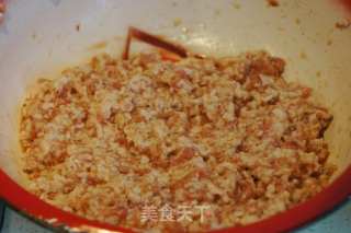 酸菜猪肉馅水饺的做法步骤：2