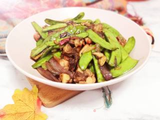 奥尔良鸡肉炒荷兰豆的做法步骤：7