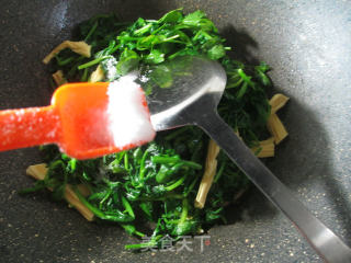 腐竹炒豆苗的做法步骤：6