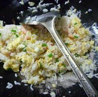 鸡蛋虾仁炒饭的做法步骤：10