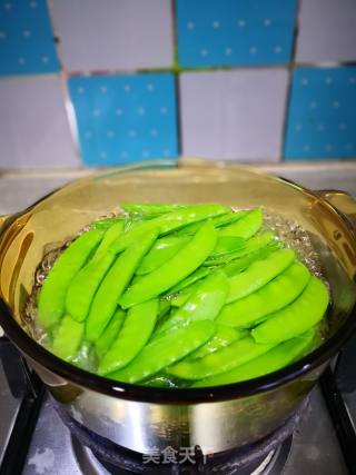 蒜蓉荷兰豆的做法步骤：2