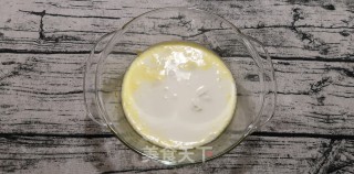 一次性完成葡式蛋挞、蔓越莓蛋挞和蔓越莓布丁的做法步骤：3