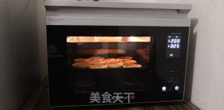一次性完成葡式蛋挞、蔓越莓蛋挞和蔓越莓布丁的做法步骤：9