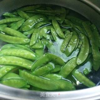 响油荷兰豆的做法步骤：3