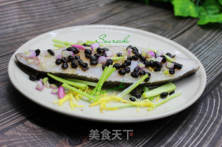 豆豉蒸比目鱼的做法步骤：2