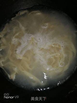 炒手擀面的做法步骤：5