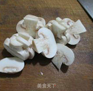 鲜蘑菇豆苗清汤的做法步骤：3