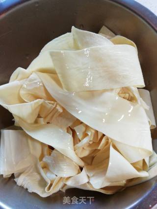 小白菜炒豆皮的做法步骤：2
