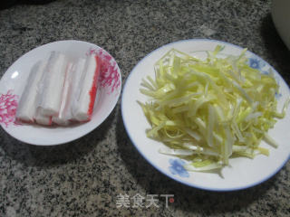 韭菜芽炒蟹肉棒的做法步骤：1