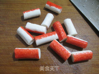 韭菜芽炒蟹肉棒的做法步骤：2