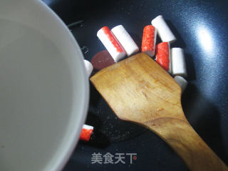 韭菜芽炒蟹肉棒的做法步骤：4