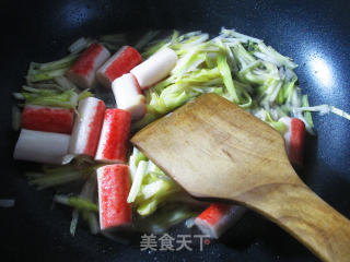 韭菜芽炒蟹肉棒的做法步骤：9