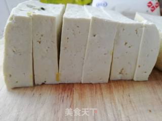 蚝油焖豆腐的做法步骤：1