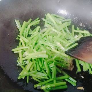 芹菜梗炒牛肉的做法步骤：15