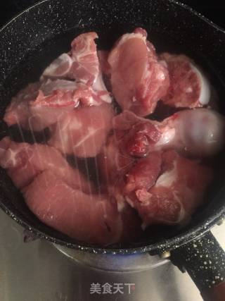 炖筒骨的做法步骤：1