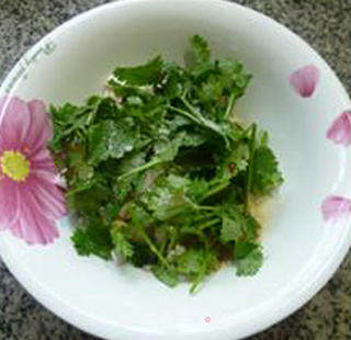 香菜拌鱿鱼的做法步骤：8